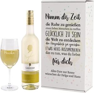 Geschenkpackung mit personalisiertem Glas und Wein