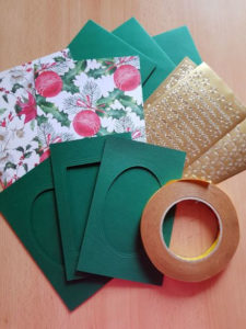 Weihnachtskarten basteln - Material für grüne Karten