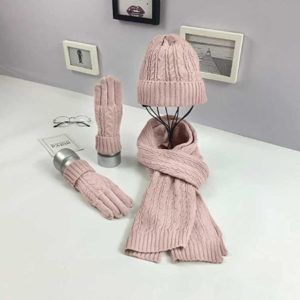 Mütze, Schal & Handschuh-Set in rosa – schönes Geschenkidee im Herbst
