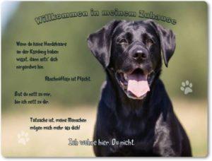 Blechschild - Willkommen in meinem Zuhause - schwarzer Labrador - Geschenkidee für Hundebesitzer