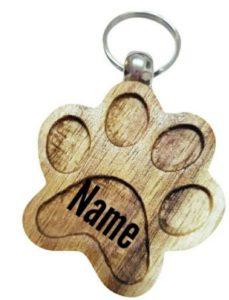 Schlüsselanhänger "Hundepfote" aus Akazienholz mit Gravur - schönes kleines Geschenk für Hundefans