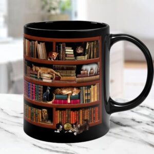 Motiv-Tasse: Bücherregal mit Büchern und Katzen