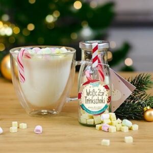 DIY weiße Trinkschokolade zum Selbermachen in einer kleinen Flasche – hübsches Mitbringsel im Advent