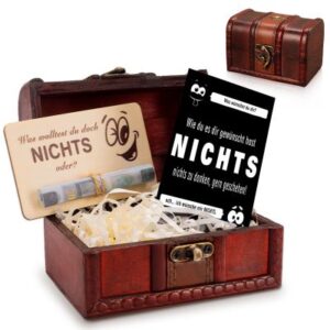 Holztruhe mit Holzkarte für ein Geldgeschenk, Aufdruck 
"Was wolltest du noch? Nichts, oder?"
 und Karte Aufdruck: 
Was wünscht du dir?
Wie du es dir gewünscht hast NICHTS
nichts zu danken, gern geschehen!
och ... ich wünsch mir NICHTS