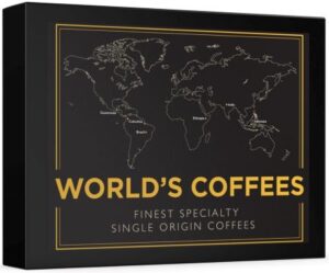 schwarze Box mit Weltkarte-Motiv und Aufdruck: WORLD'S COFFEES  FINEST SPECIALTY SINGLE ORIGIN COFFEES – Geschenkidee für Männer die Kaffee lieben
