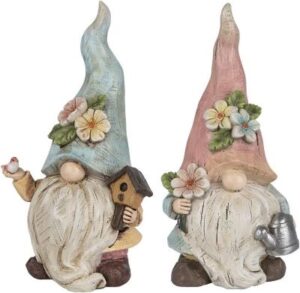 Zwei Deko-Figuren Wichtel in zarten Farben mit Blumen, Gießkanne & Vogelhaus