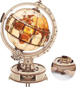 Mechanisches Holzpuzzle mit beleuchtetem Globus 