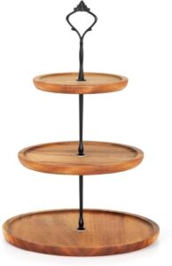 dreistufige Holz-Etagere mit Tragegriff
