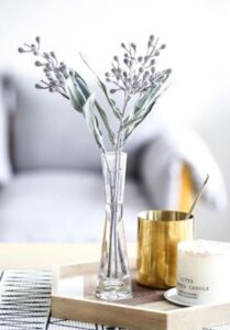 schlanke Minivase für eine einzelne Blume