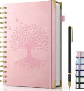 rosafarbenes Notizbuch mit Spiralbindung und Kugelschreiber, Motiv auf der Vorderseite: Lebensbaum – schönes und nützliches Wichtelgeschenk für Frauen