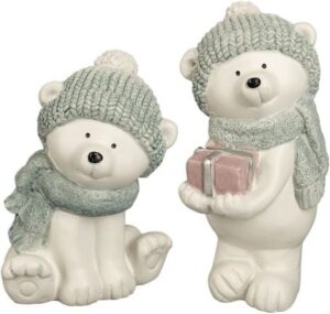2 niedliche Deko-Eisbärchen mit grauen Mützen und Schals aus Polyresin: sitzend und stehend mit Geschenk – niedliches Mitbringsel im Advent