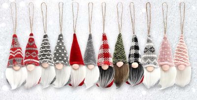 12 verschiedene Wichtel zu Hängen: 2 mit verschiedenen rosa/weißer Mützen, je 1 mit grüner/grauer/roter Mütze, 4 mit verschiedenen grau/weißen Mützen und 3 mit verschiedenen rot/grau/weißen Mützen.