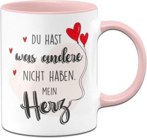 Weiße Tasse mit rosa Innenfarbe und Henkel, Aufdruck: Du hast was andere nicht haben. Mein Herz