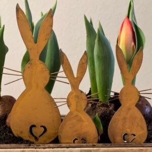 drei Gartenstecker "Hasen" in Rostoptik – schöne Geschenkidee für Ostern